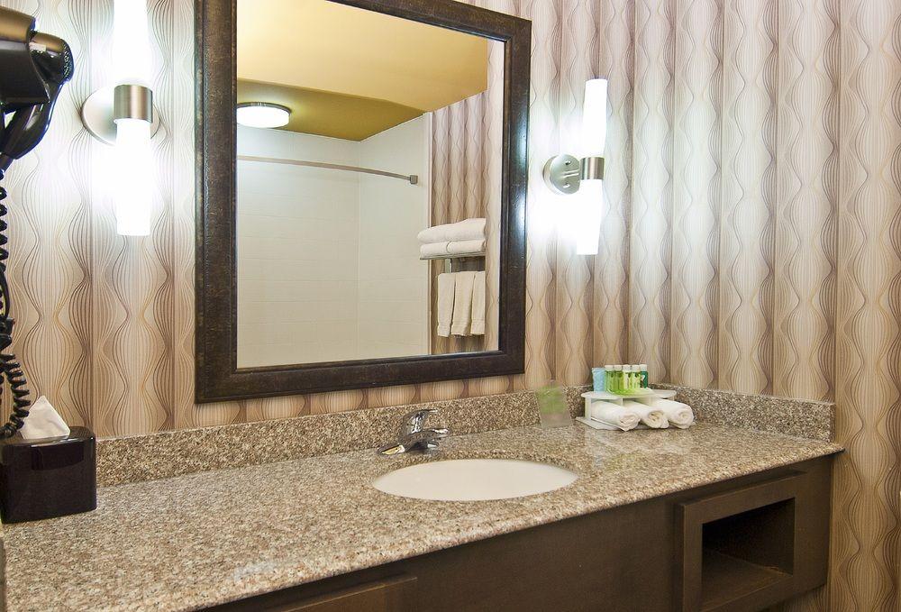Holiday Inn Express Hotel & Suites Olive Branch By Ihg Esterno foto